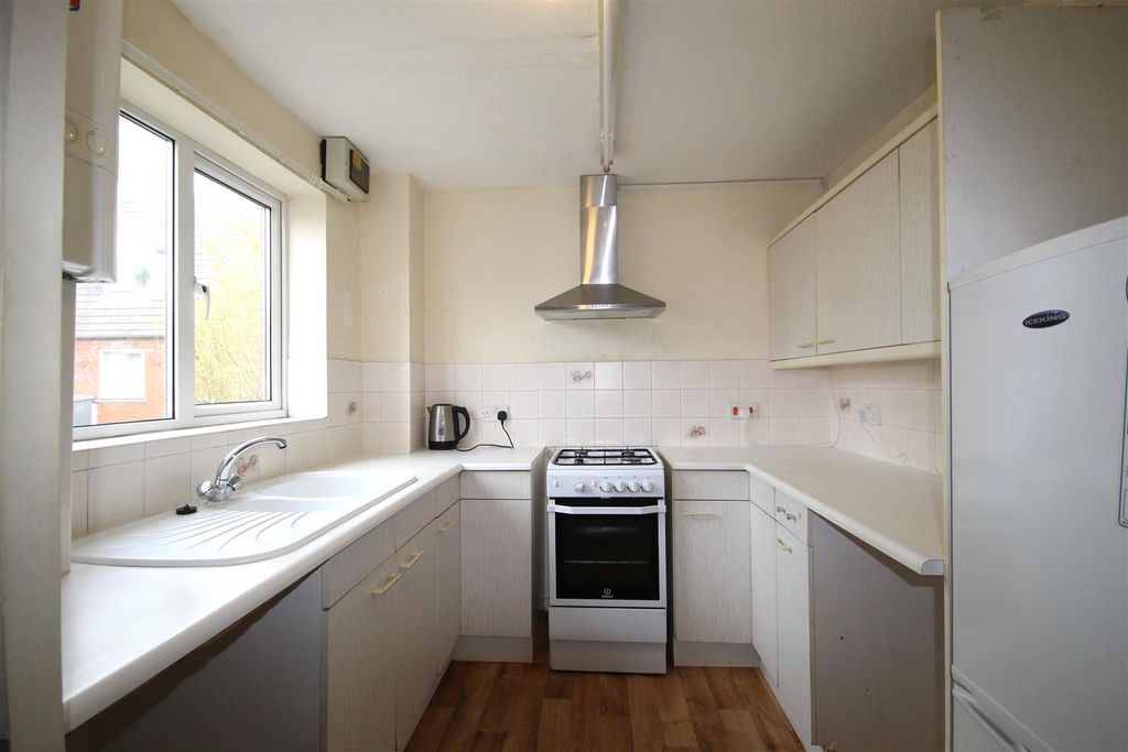 Property photo 3 of 11 Kitchen 2 .Jpg