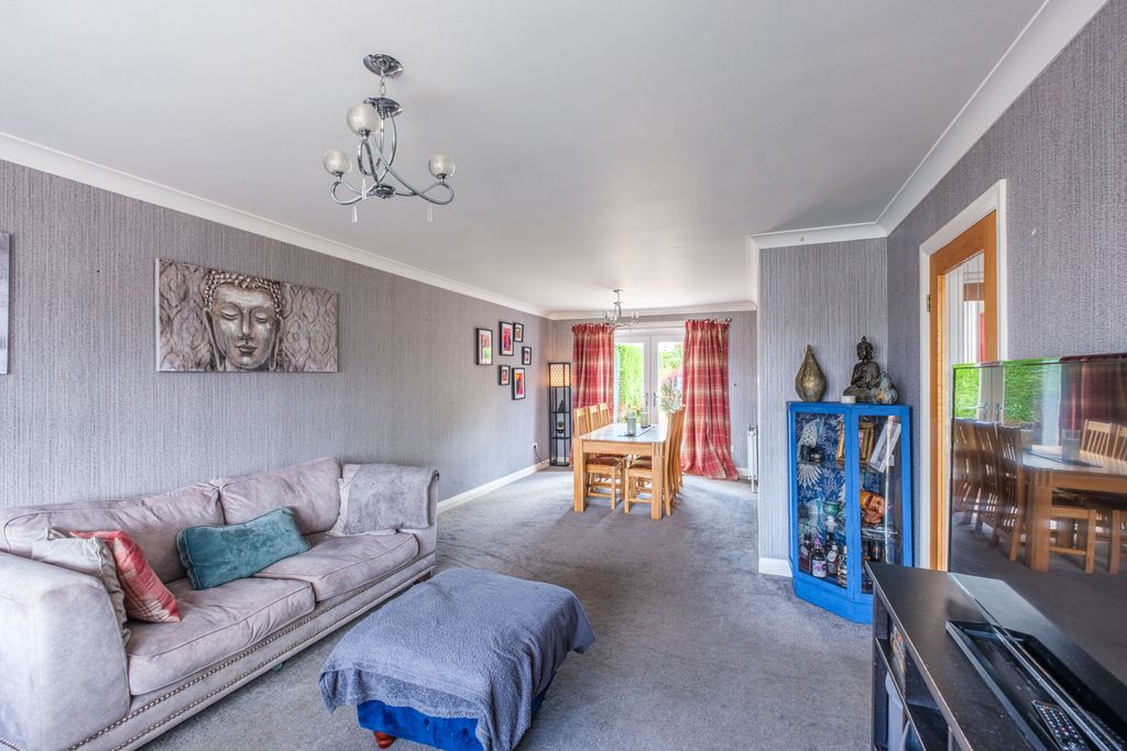 Property photo 3 of 33