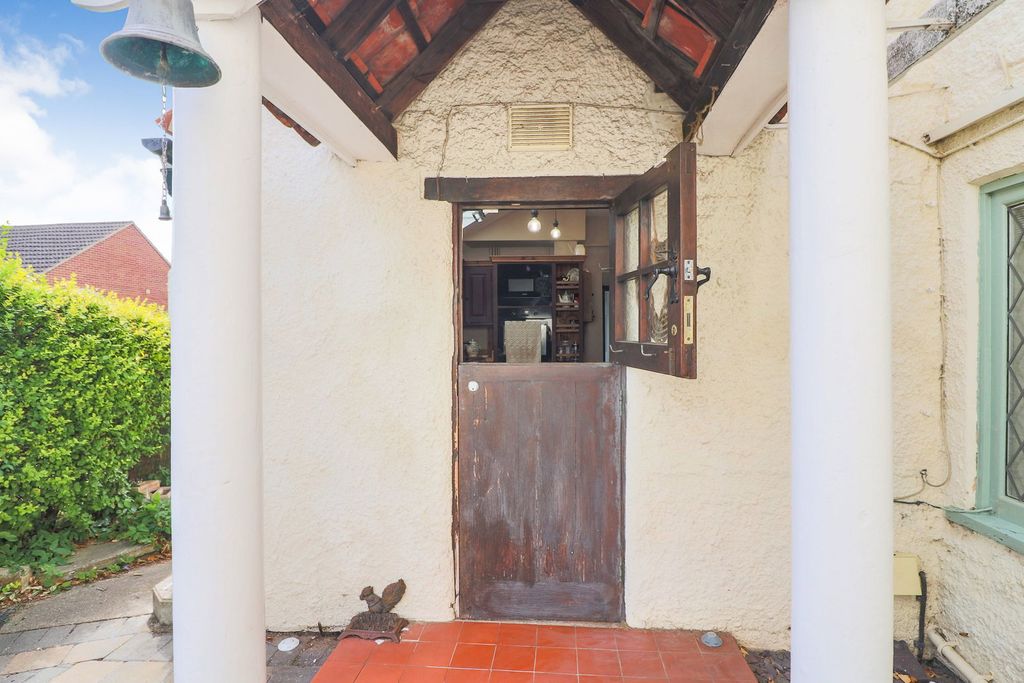 Property photo 3 of 37