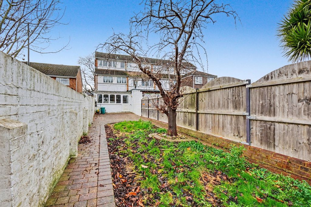 Property photo 2 of 26