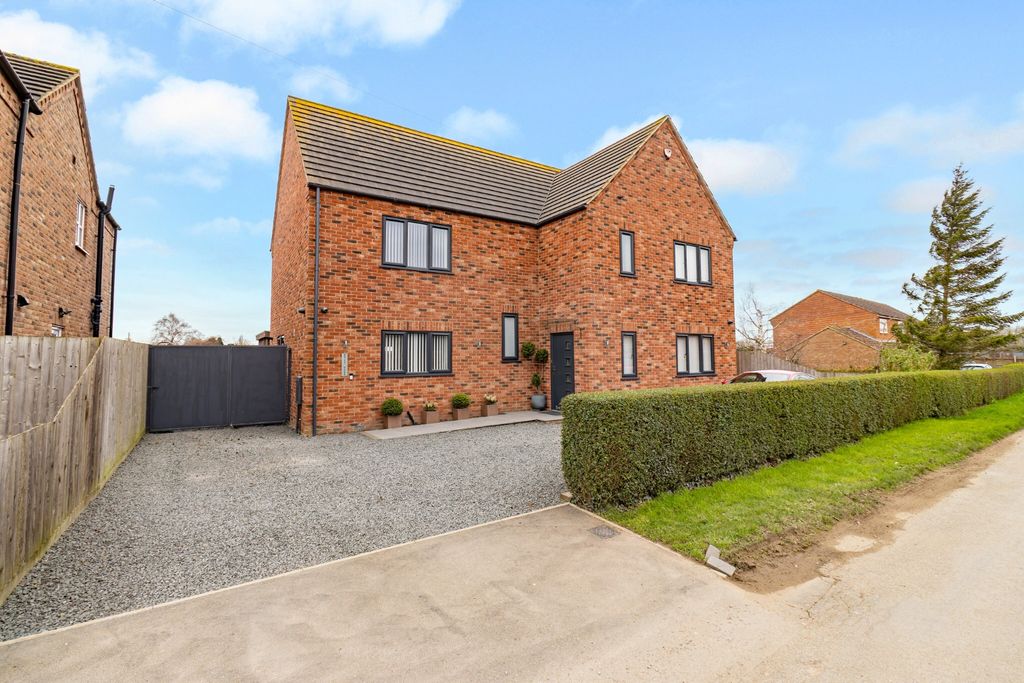 Property photo 1 of 36 4966621