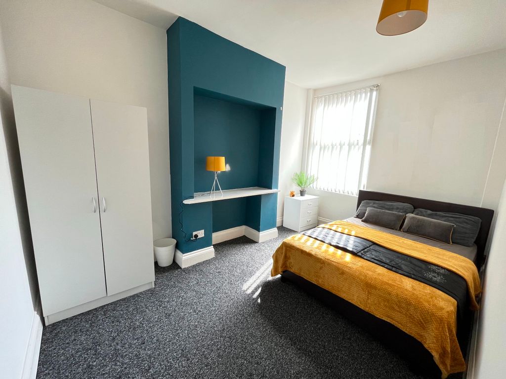 Property photo 1 of 2