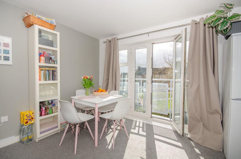 Property photo 3 of 11 Dining Area.Jpg