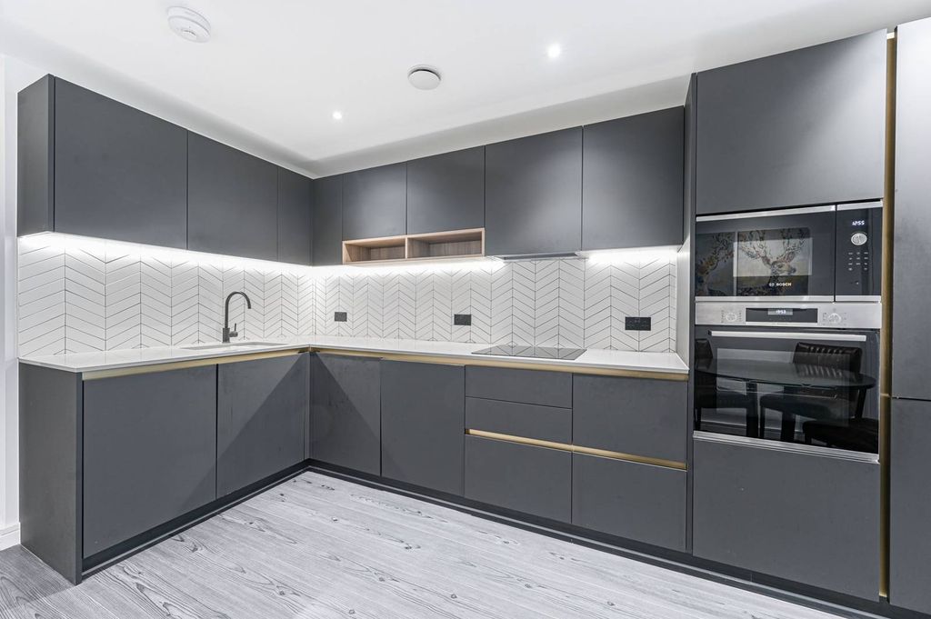 Property photo 2 of 26