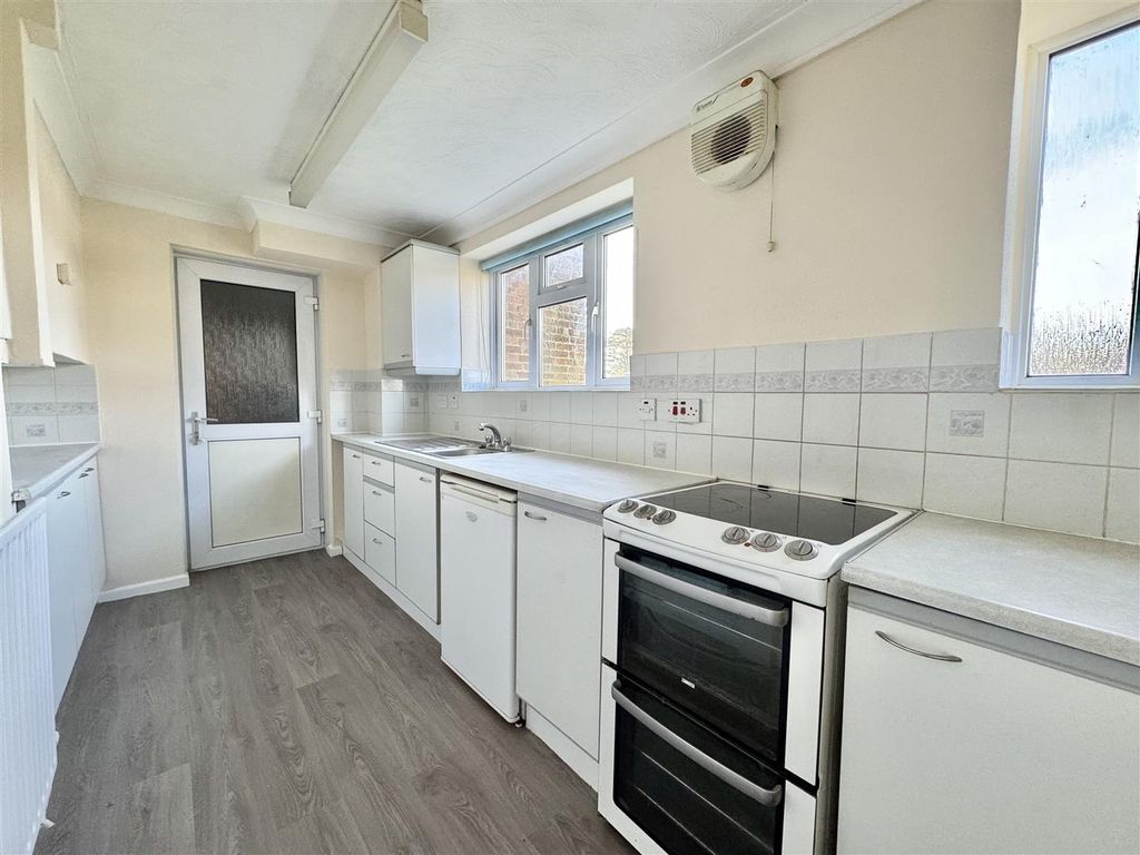 Property photo 3 of 12 Kitchen