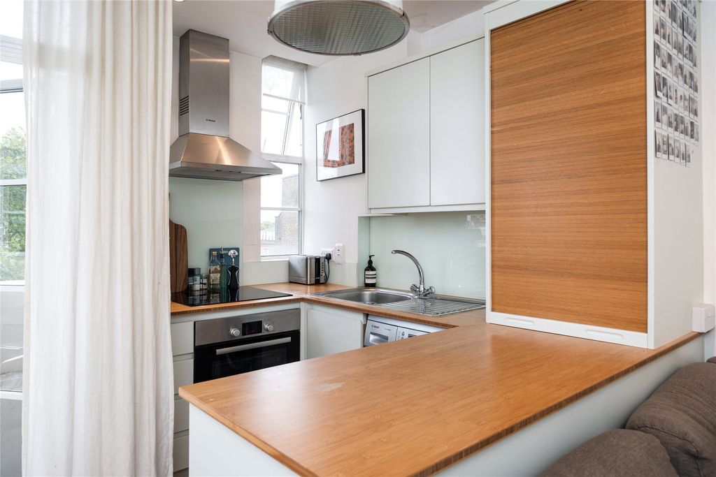 Property photo 3 of 10 Kitchen