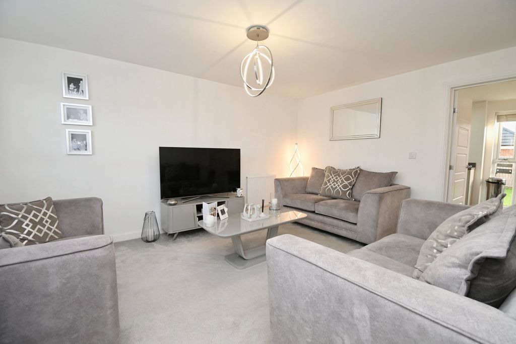 Property photo 3 of 21