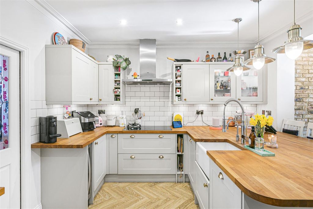 Property photo 3 of 22