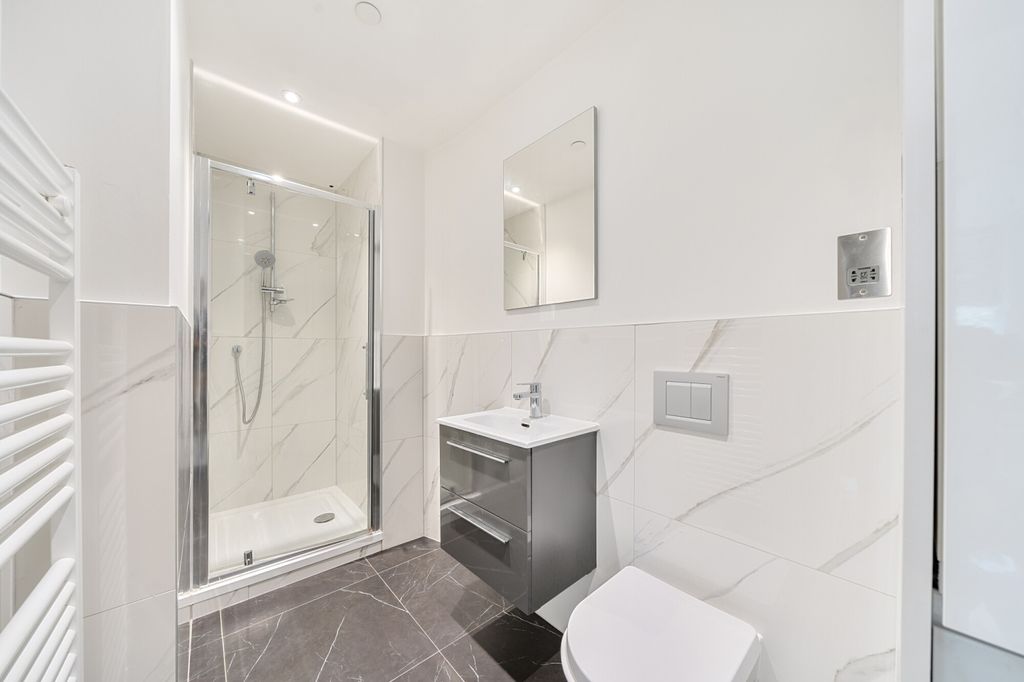 Property photo 3 of 4 6