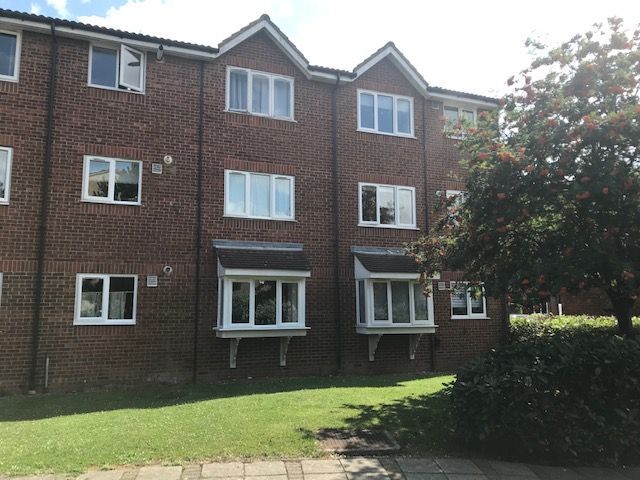 Property photo 1 of 6 Grounf Floor Purpose Built Flat, Situated In De Havilland Close In Northolt