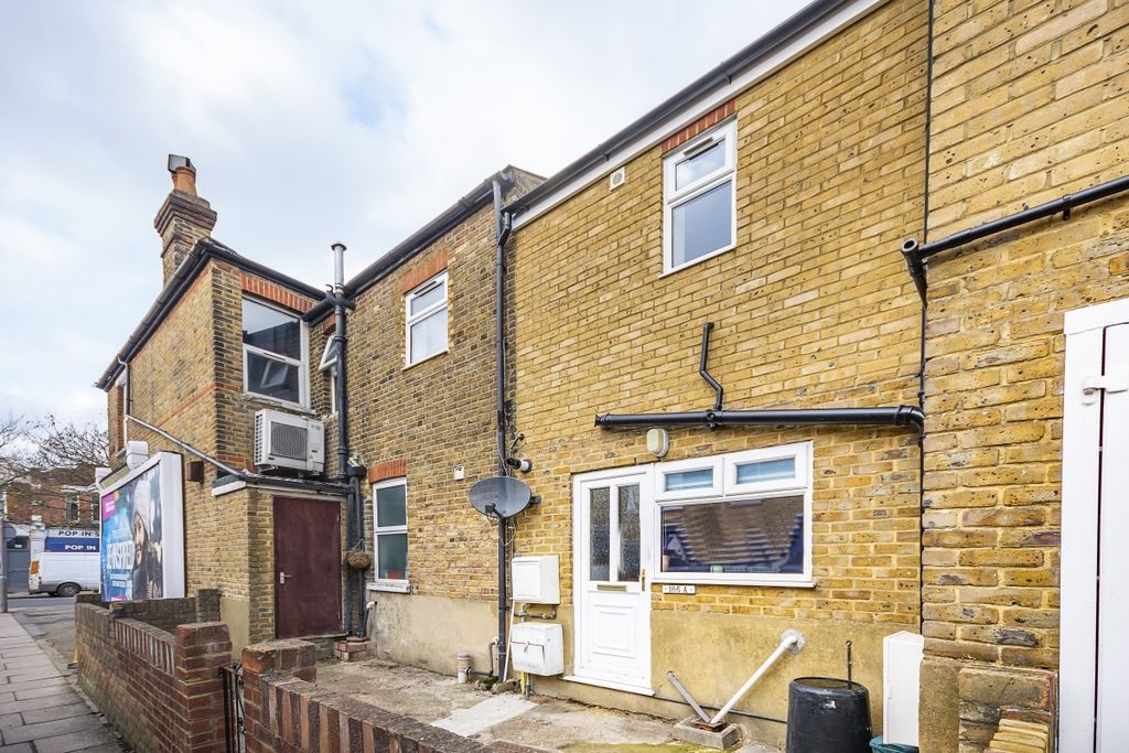 Property photo 1 of 6 .