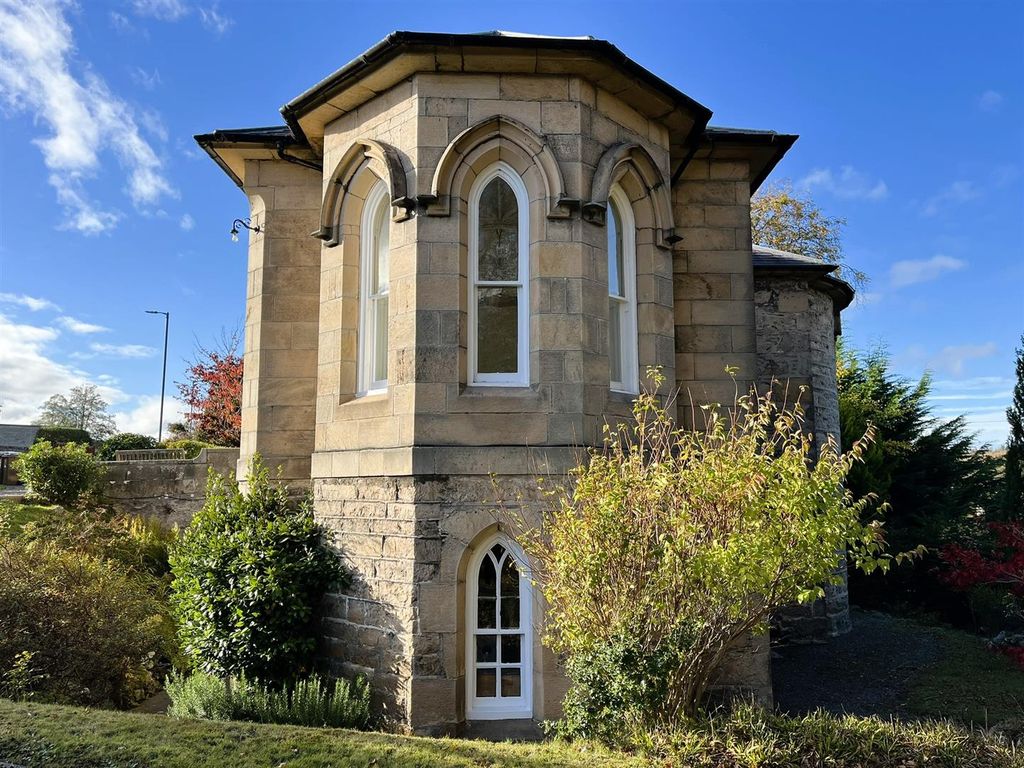 Property photo 2 of 37