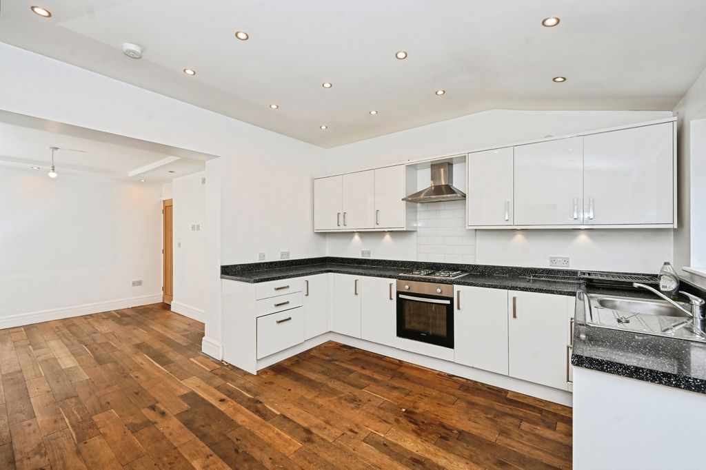 Property photo 2 of 17 Photo