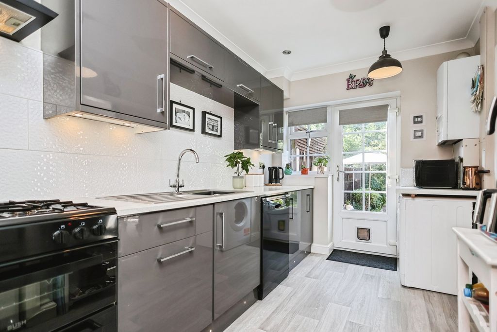 Property photo 2 of 25 Pbox-Img.Jpg