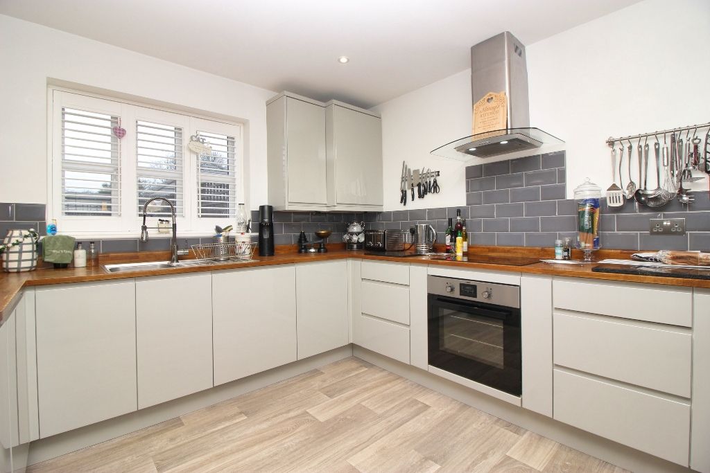 Property photo 3 of 23 Kitchen/Diner