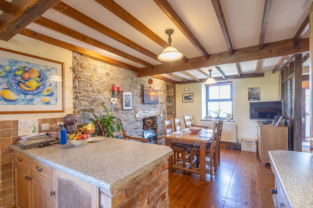 Property photo 3 of 36