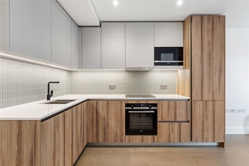 Property photo 2 of 11 Kitchen