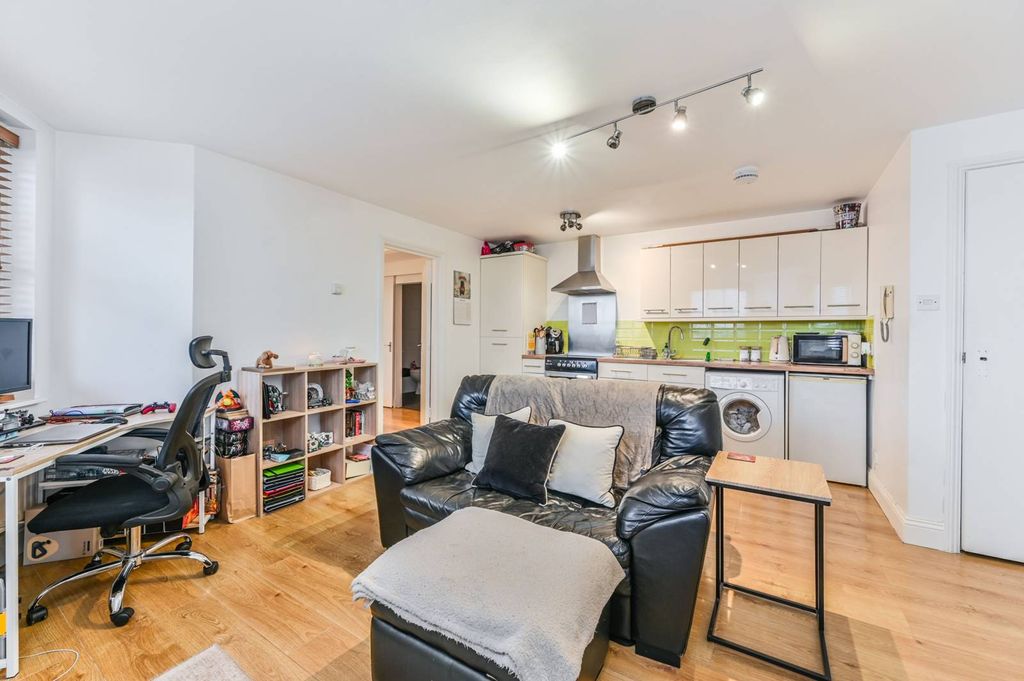 Property photo 1 of 9