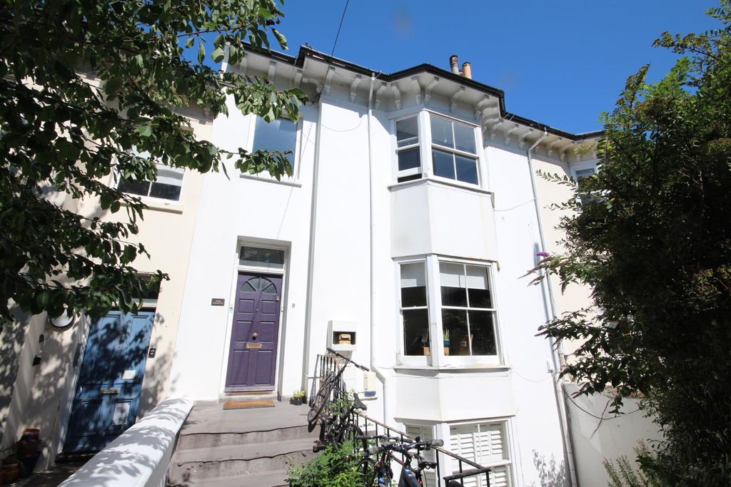 Property photo 1 of 11 Front