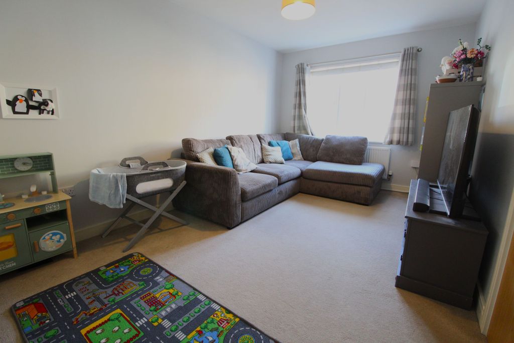 Property photo 3 of 14 Lounge
