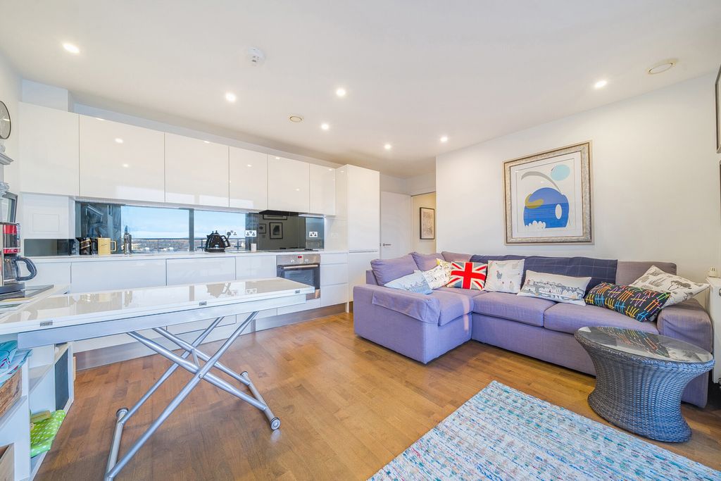 Property photo 3 of 26 Reception/ Kitchen