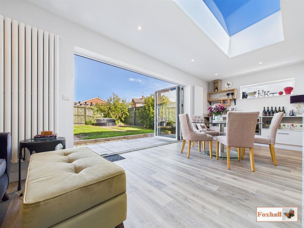 Property photo 1 of 22 Dining / Living Area