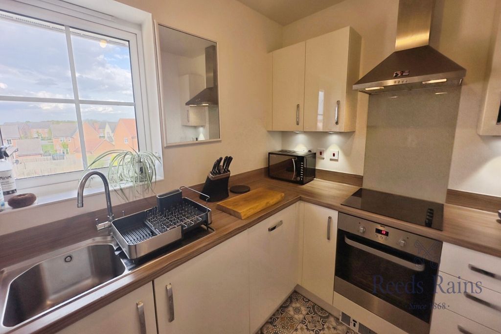 Property photo 3 of 10 Kitchen