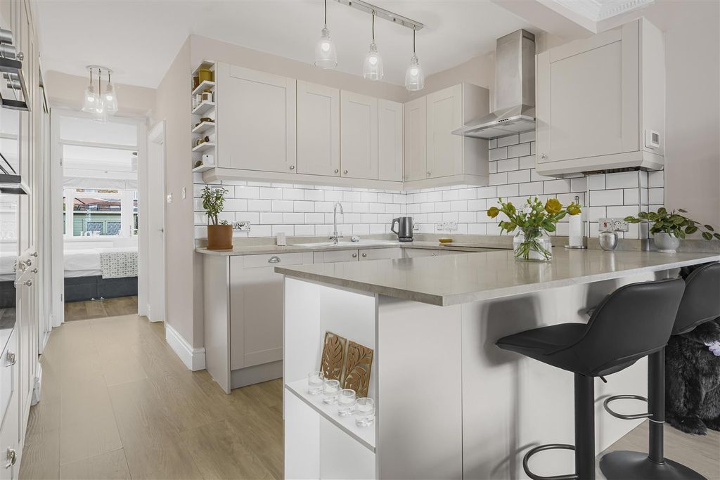 Property photo 2 of 9 31A Eton Wick Rd, Eton Wick, Windsor Sl4 6Lu3.Jpg