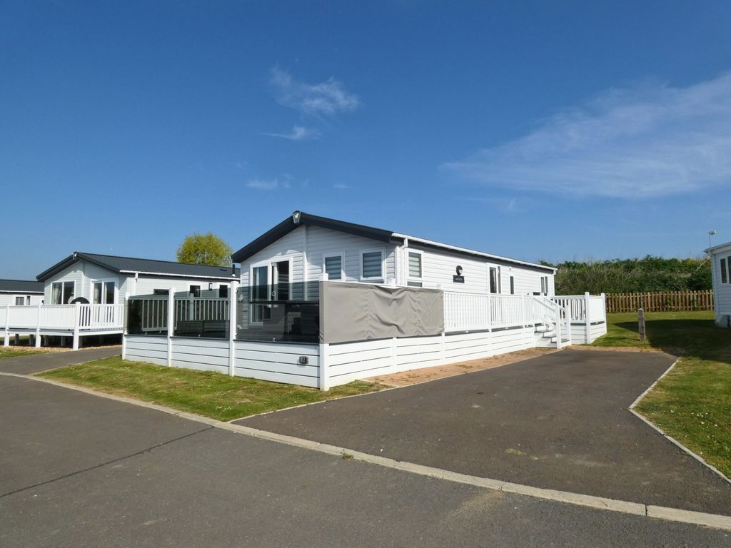 Property photo 1 of 12 2 Bedroom Lodge For Sale