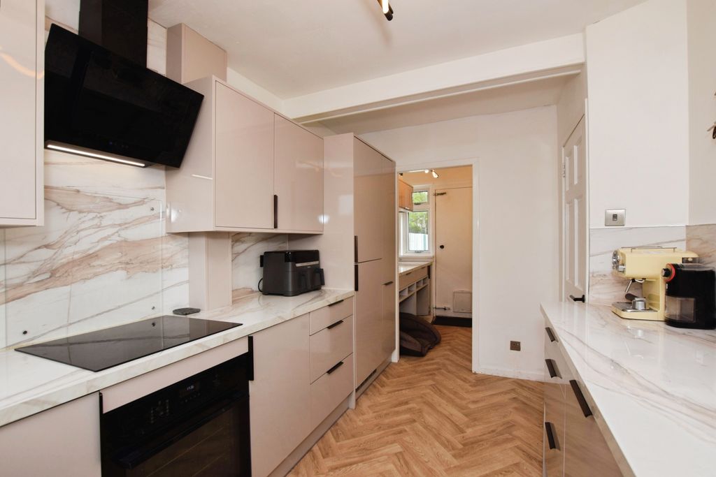 Property photo 3 of 15 Kitchen