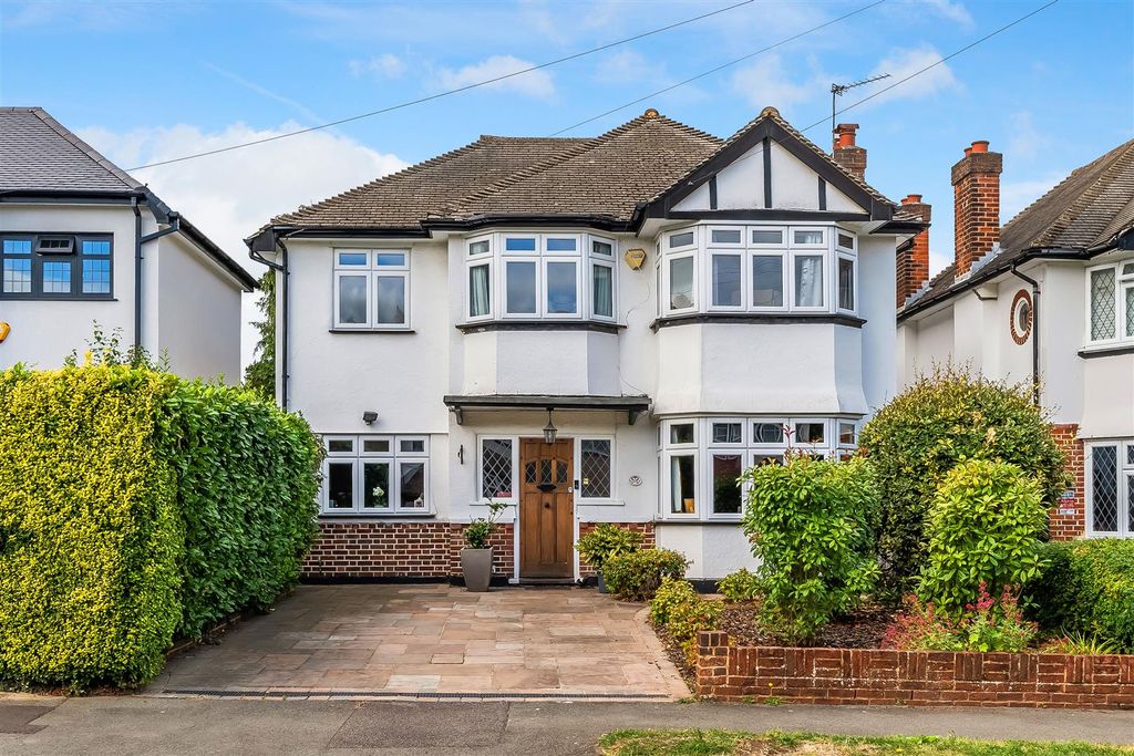 Property photo 1 of 34 10-Carleton-Avenue-46.Jpg