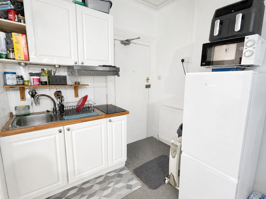 Property photo 3 of 4 Kitchenette