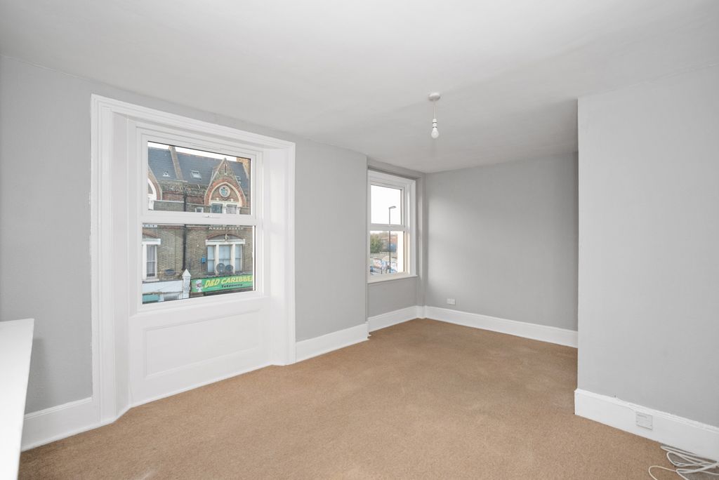 Property photo 3 of 14 Photo 2