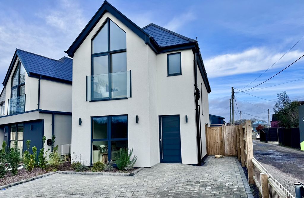 Property photo 1 of 15 49 Ramley Road - Dressed (6)B