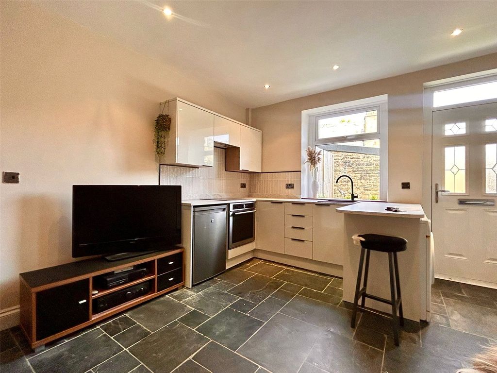 Property photo 2 of 12 Lounge/Kitchen