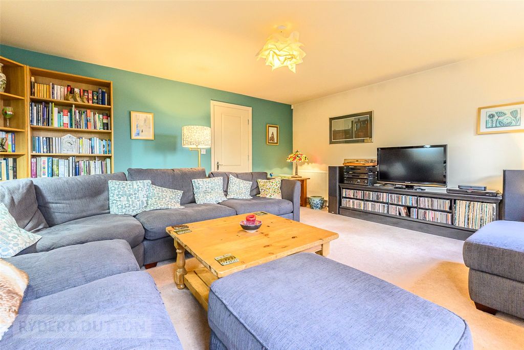Property photo 2 of 22 Living Room