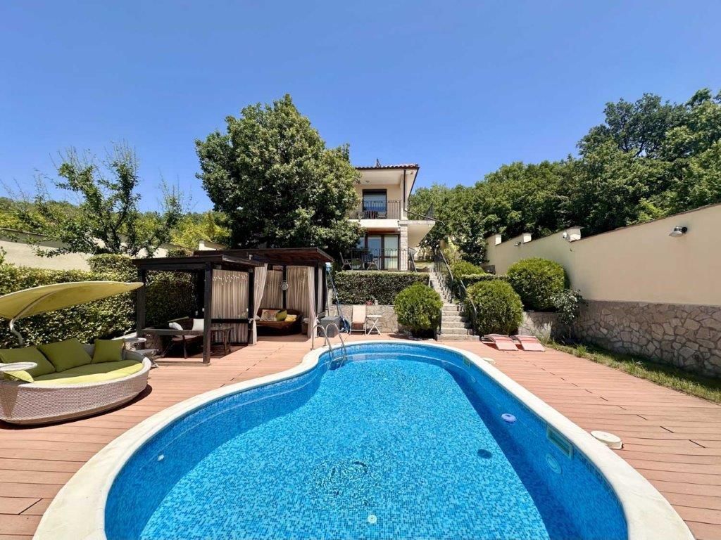 Property photo 2 of 59