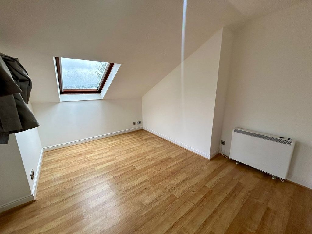 Property photo 2 of 3