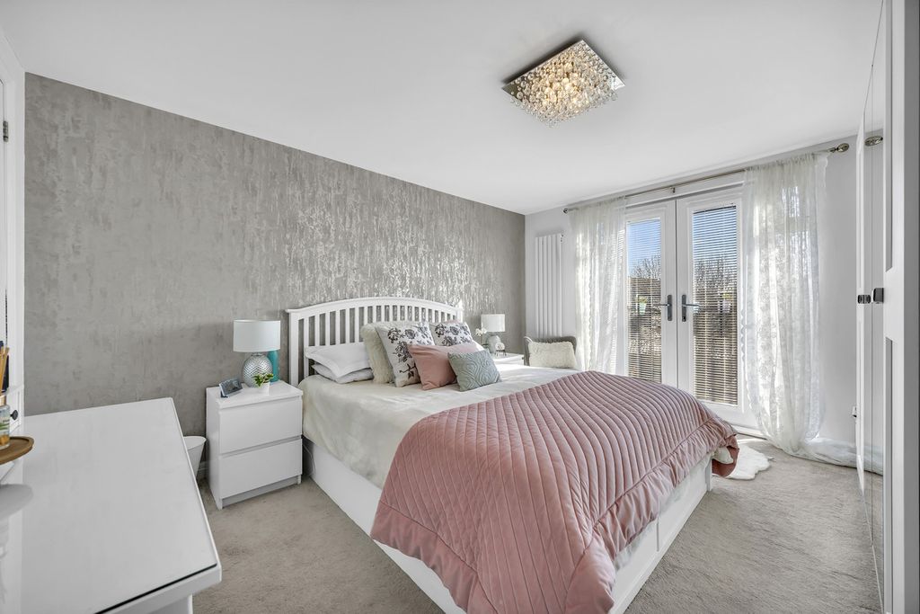 Property photo 3 of 25