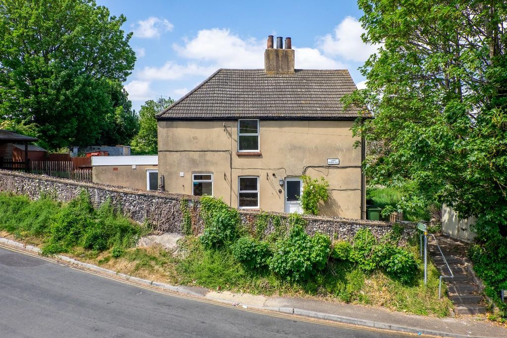 Property photo 1 of 12 External