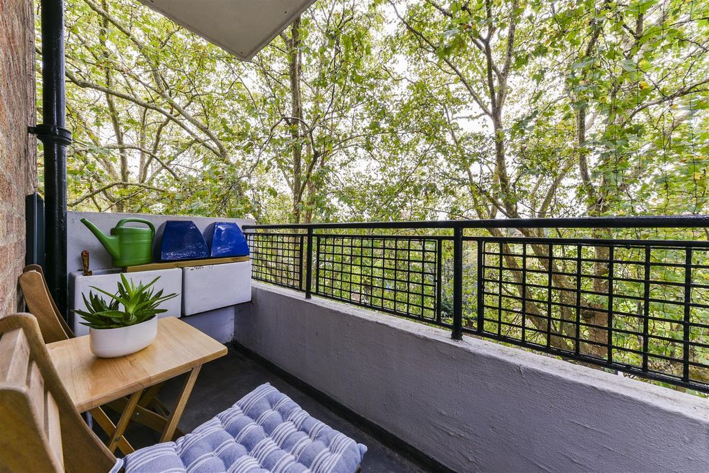 Property photo 3 of 12 Balcony With Views Out To Hurlingham Park