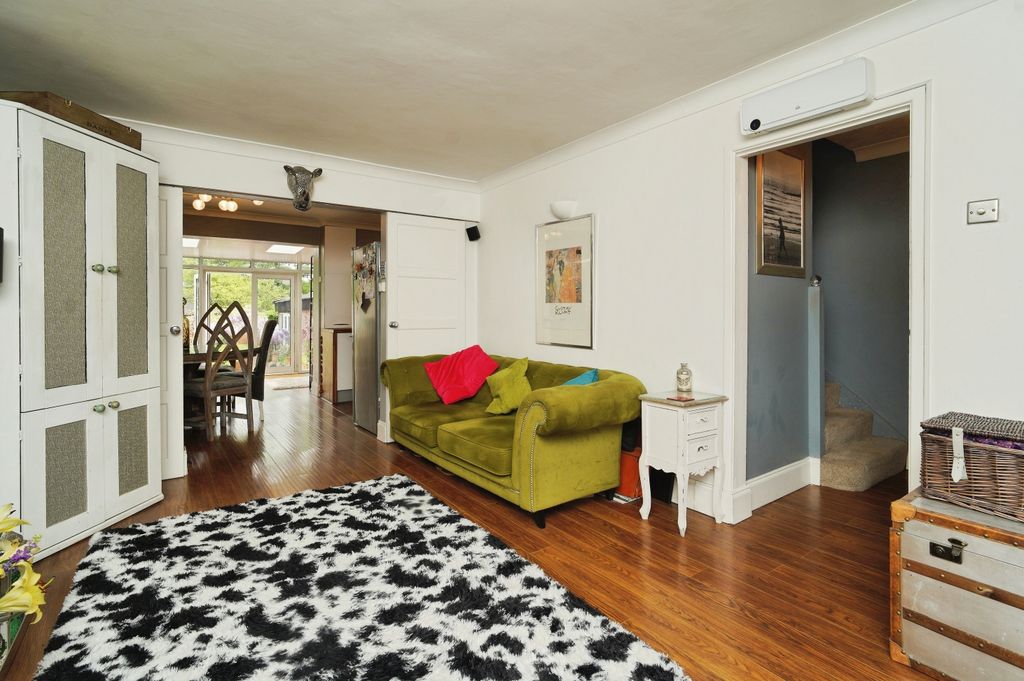 Property photo 3 of 27