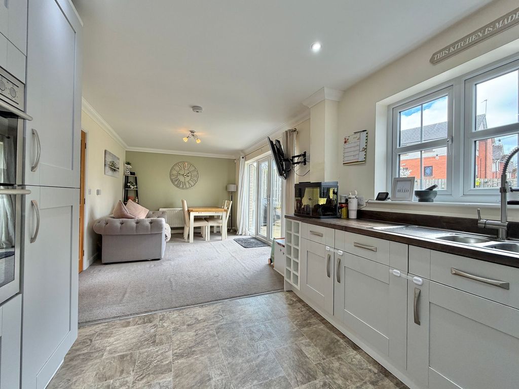 Property photo 2 of 17 Dining Kitchen