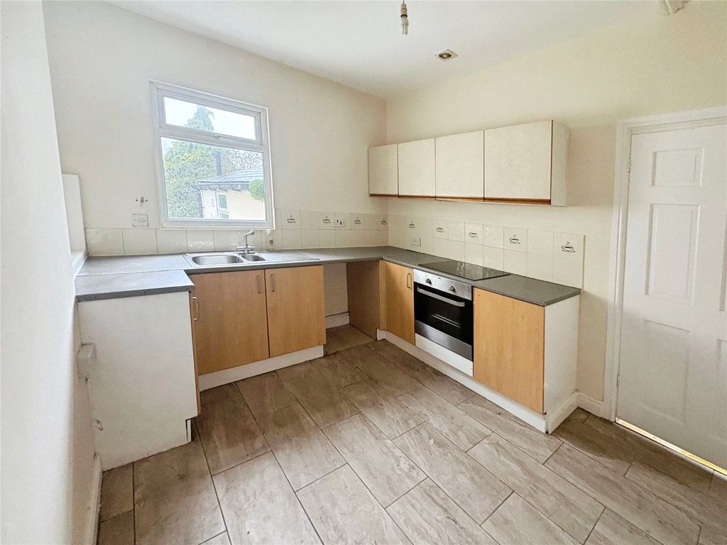 Property photo 3 of 8 Kitchen