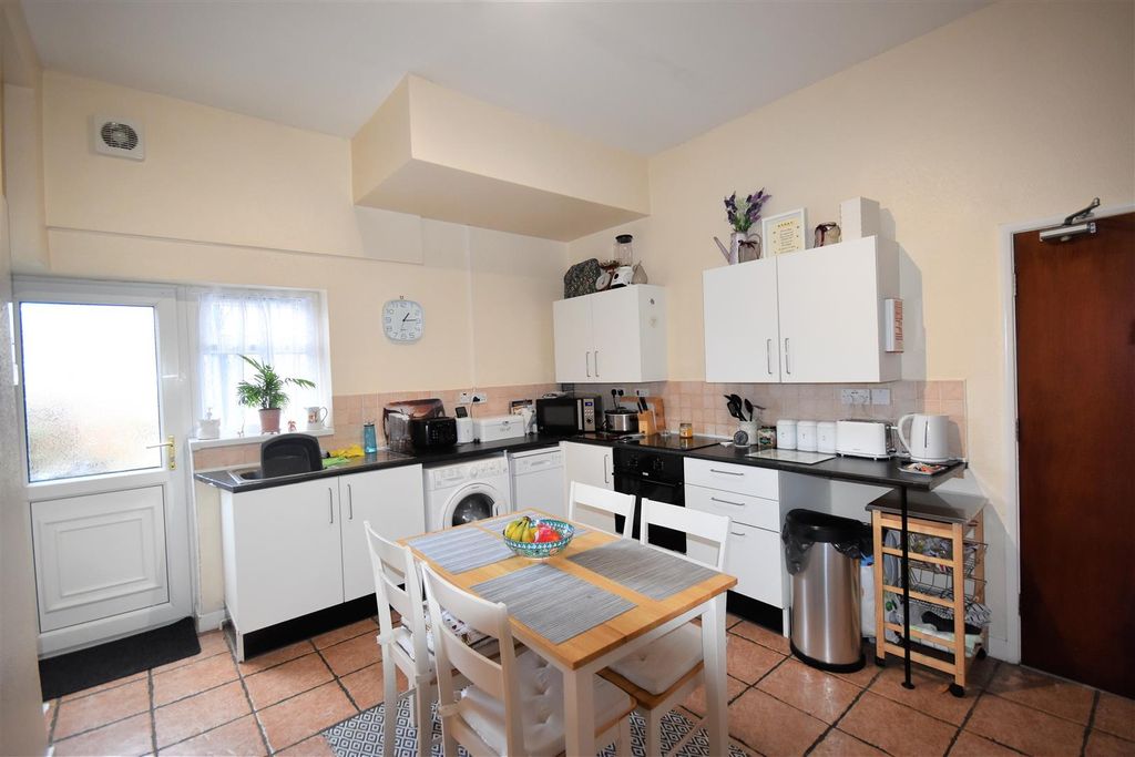 Property photo 3 of 14 Dining Kitchen