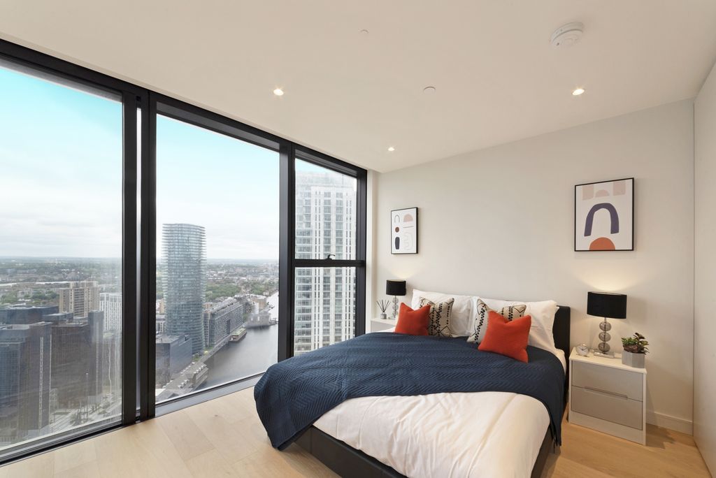 Property photo 3 of 10 Living/Sleeping Area