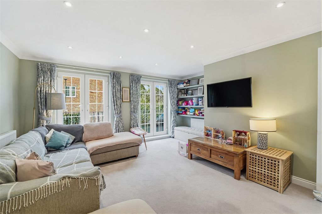 Property photo 2 of 16 Cumberland Close, 4 (16Of44)-19.Jpg