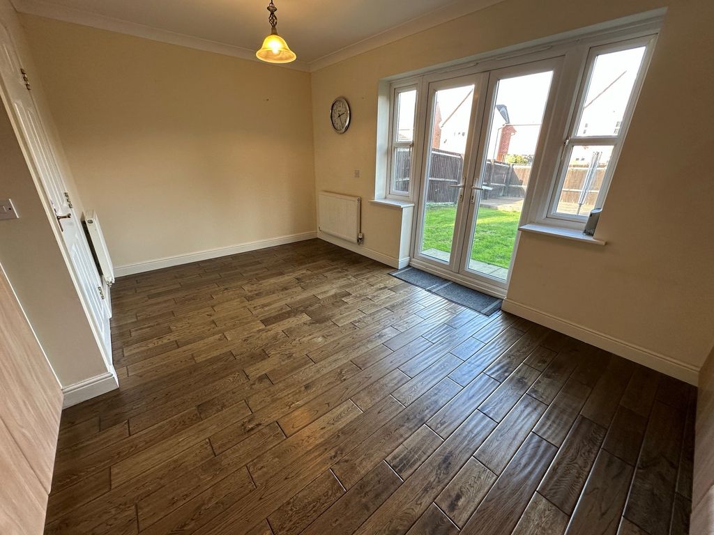 Property photo 3 of 15 4