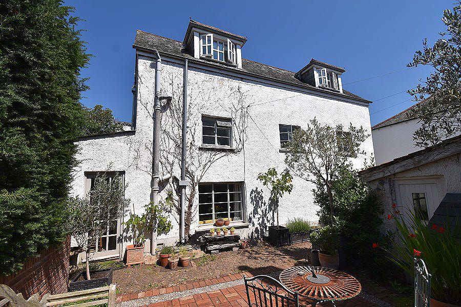 Property photo 1 of 25