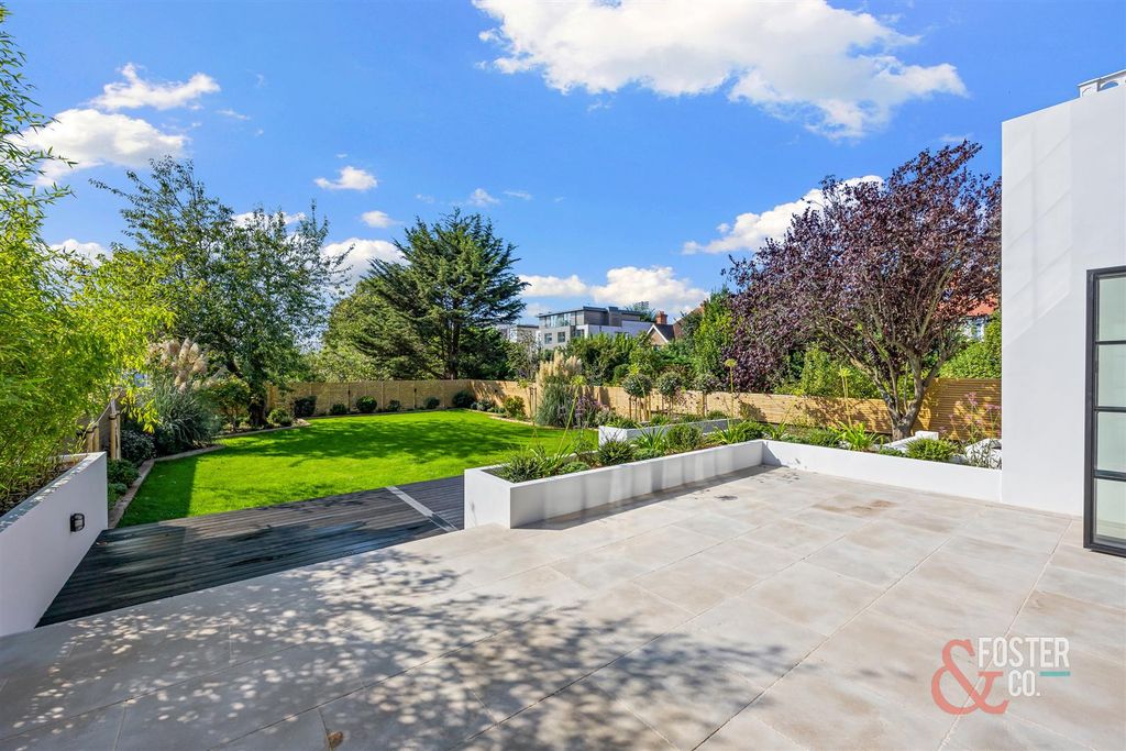 Property photo 2 of 34 Cromwell Road, 72_031.Jpg